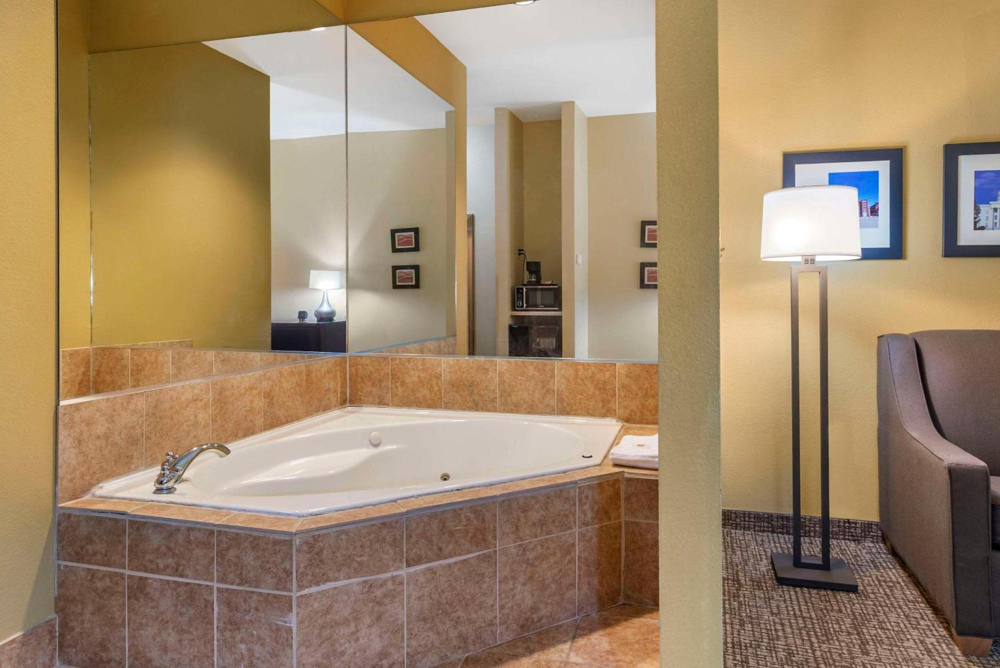 Comfort Suites Montgomery East Monticello Dr Eksteriør bilde